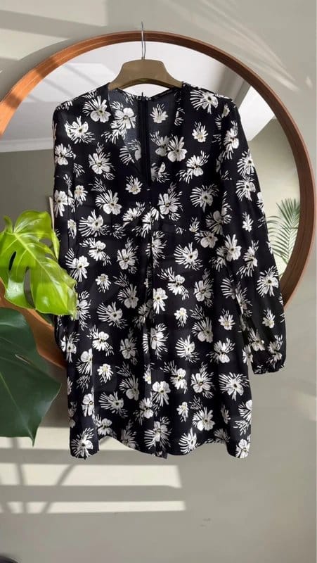 ZARA Basic Black Floral Mini Dress/Playsuit - Daisy Print V-Neck