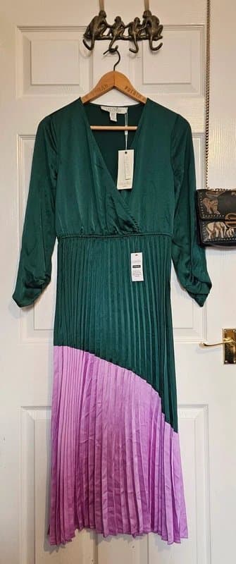 Liquorish Brand New Liquorish Pleated Midi Dress