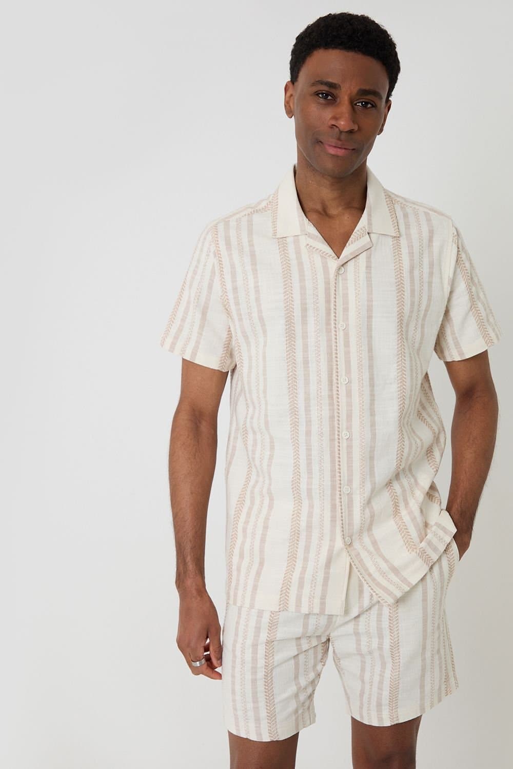 Threadbare Threadbare Men's Geometric Stripe Textured Cotton Shorts in Stone