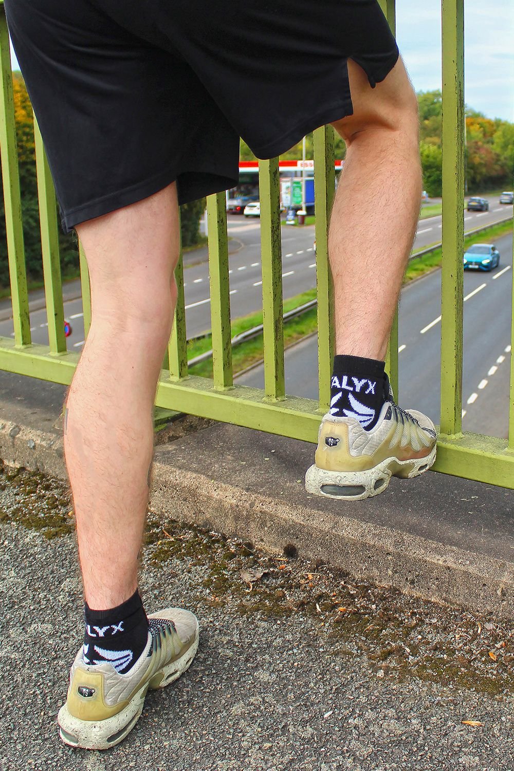 TALYX TALYX Men's 6 Pack Bamboo Ankle Non Slip Grip Socks in Black - 4