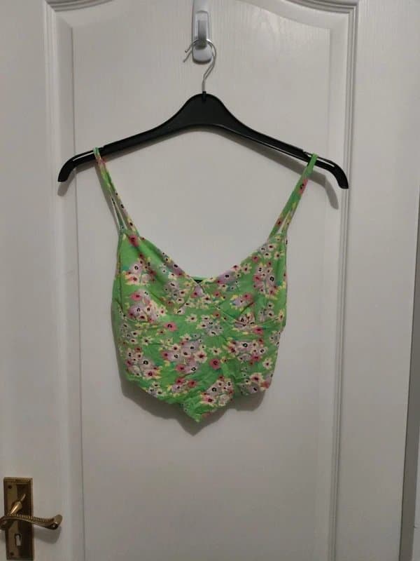 Bershka Bershka green floral crop top size large box 5