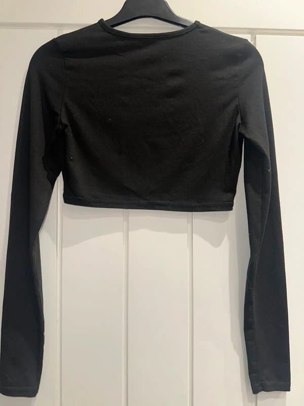 PrettyLittleThing basic cropped black long sleeve