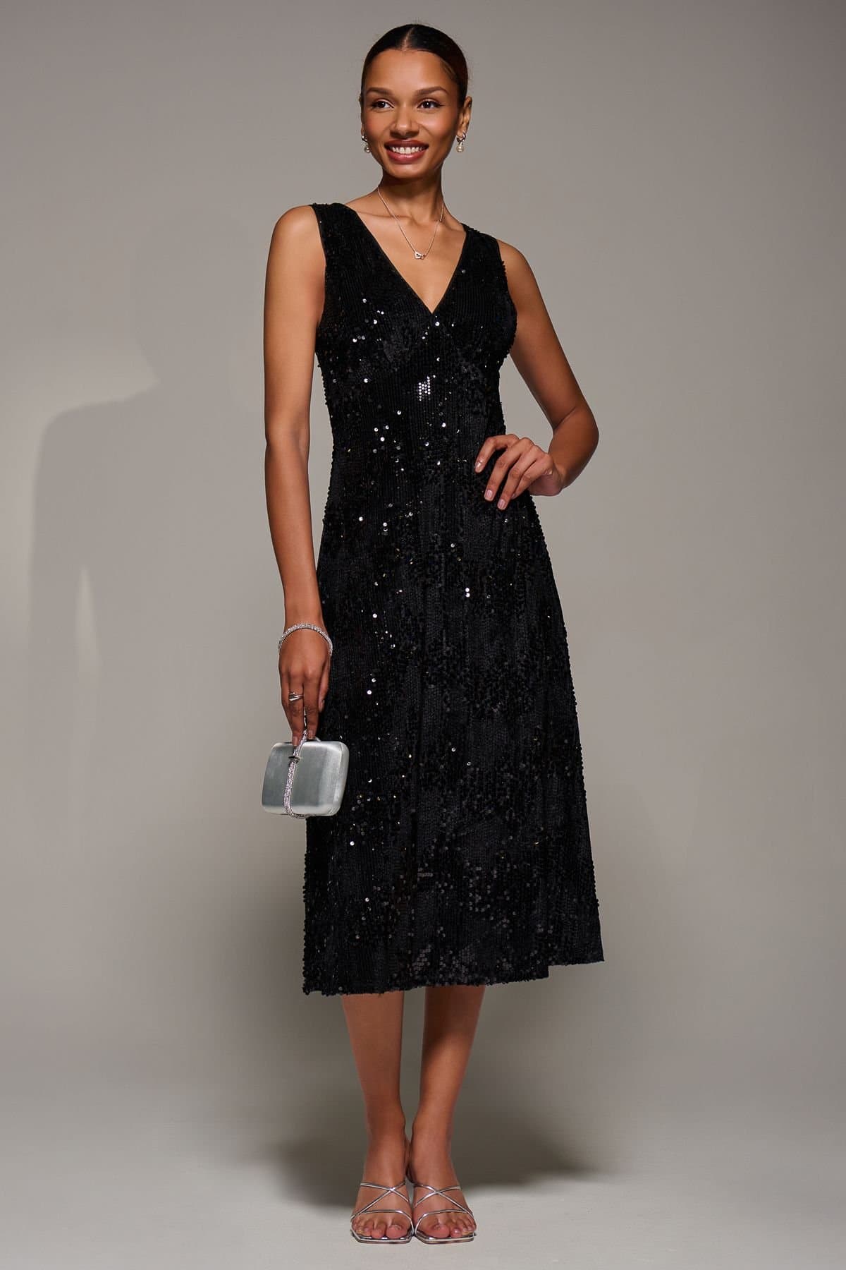 Jolie Moi Jolie Moi Women's V-Neck Sequin Embellished Velvet Midi Dr in Black