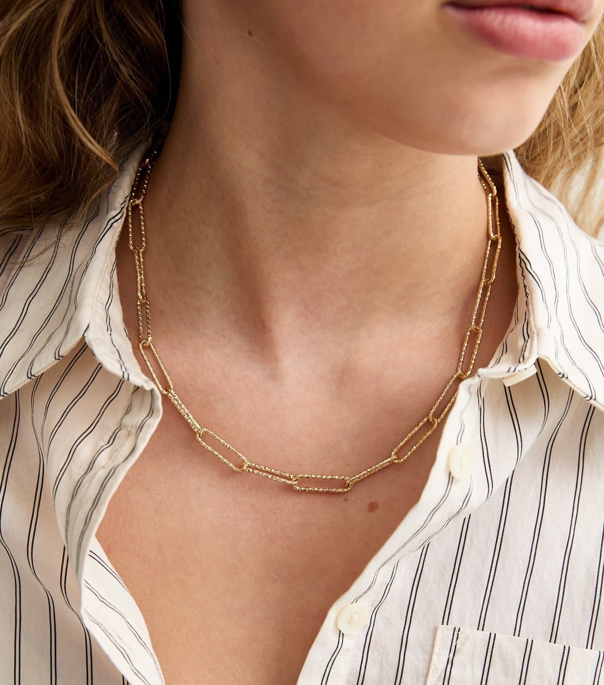 New Look Gold Tone Textured Rectangular Link Necklace New Look