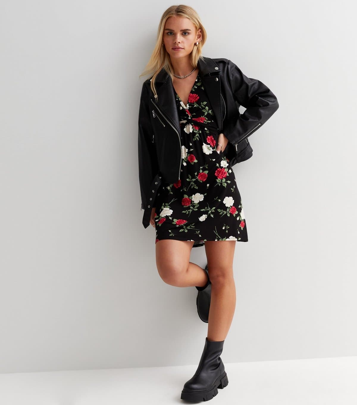 New Look Women's Petite Black Floral V Neck Twist Front Mini Dress New Look