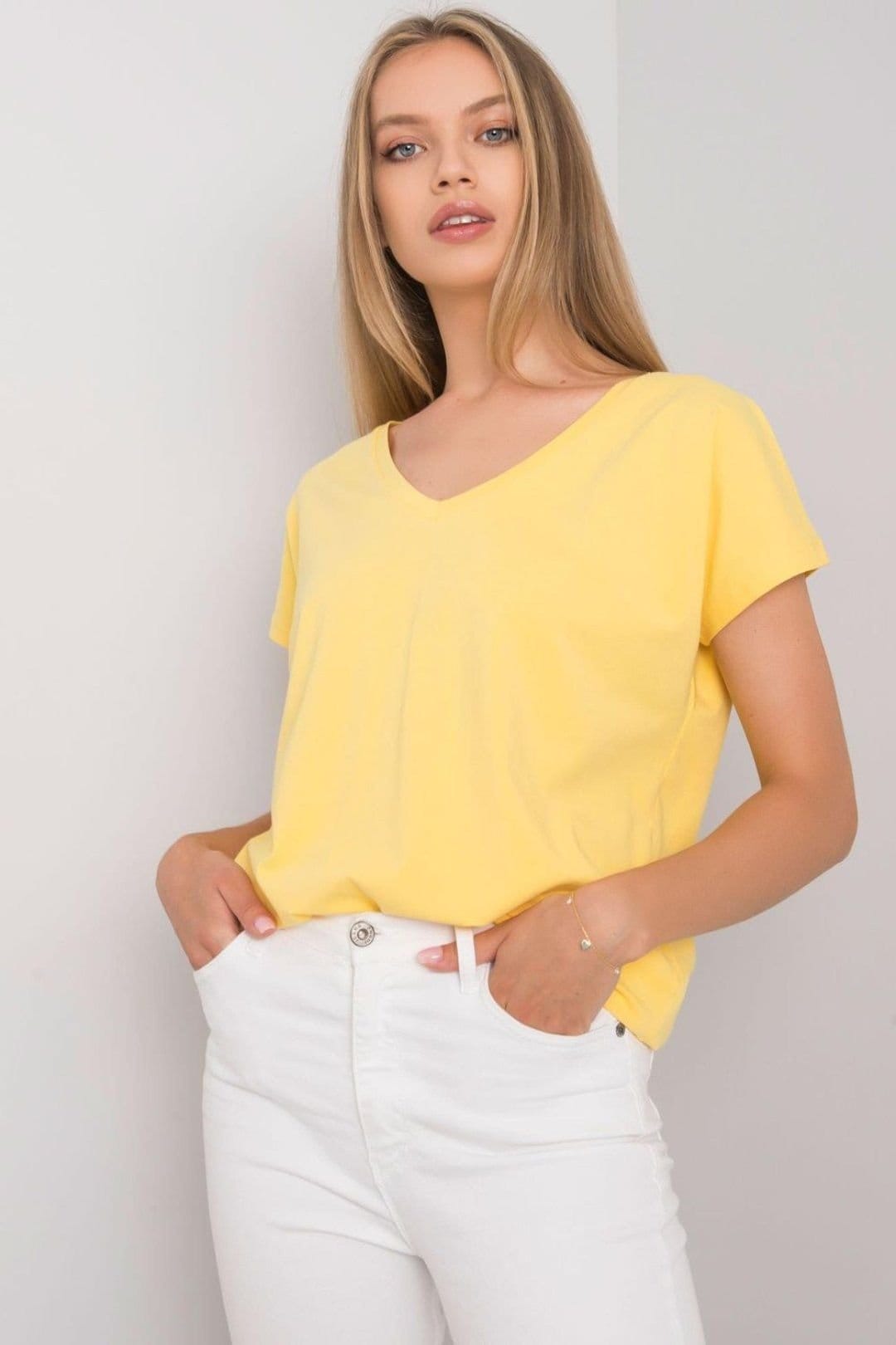 Love Lace Yellow Heart Neck T-Shirt in Short Sleeves