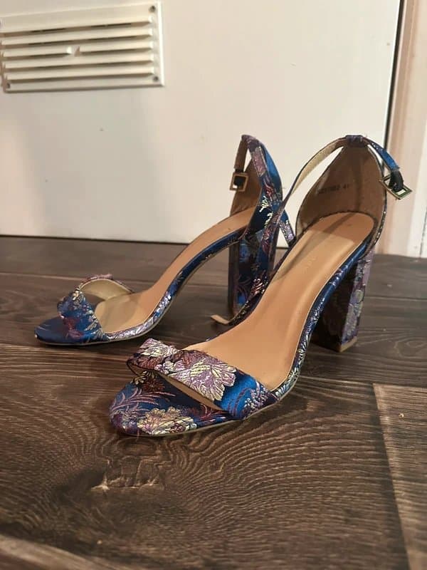 New Look Blue embroidered heels