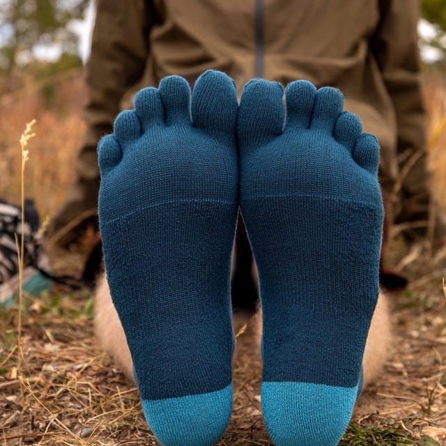 Injinji Injinji Men's Mid-Weight Trail Run Mini-Crew Toe Socks in Grey - 2