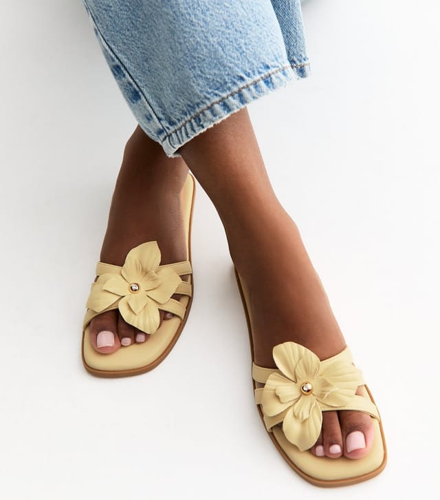 New Look Women's Light Yellow Flower Detail Flat Mules Vegan New Look - 2