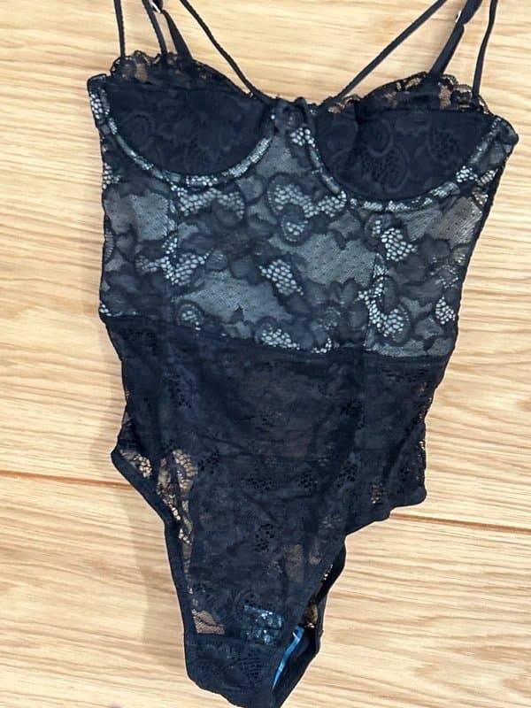 ASOS ASOS petite Anastasia half cup lace bodysuit 30C cup.  K18
