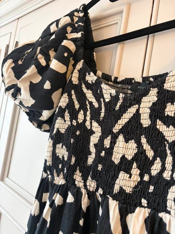 New Look New Look black and cream smocked puff sleeve dress – UK 12