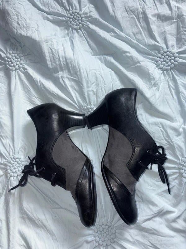Aerosoles Black and Gray leather Lace Up Aerosoles Heels