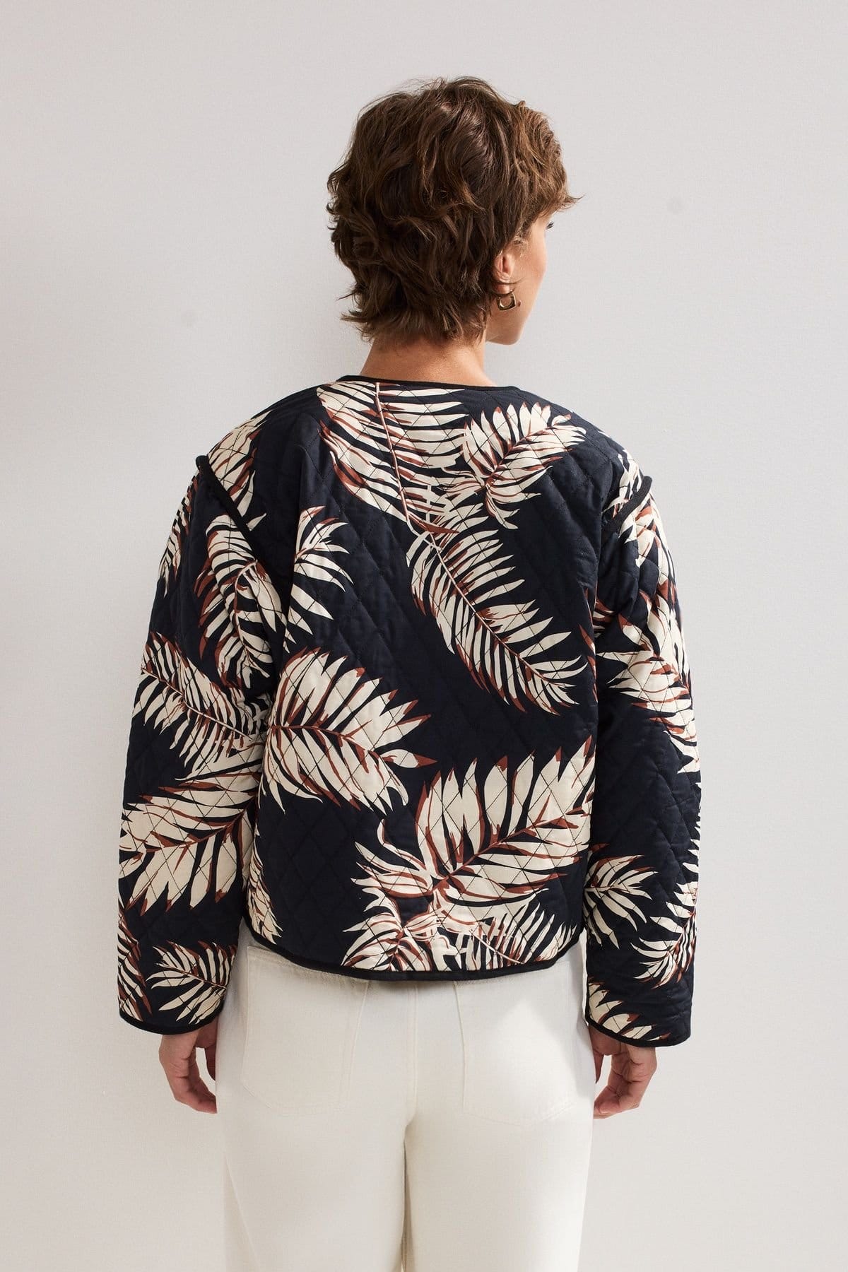 Phase Eight Phase Eight Women's Kharis Quilted Print Reversible Jacket in Midnight - 4