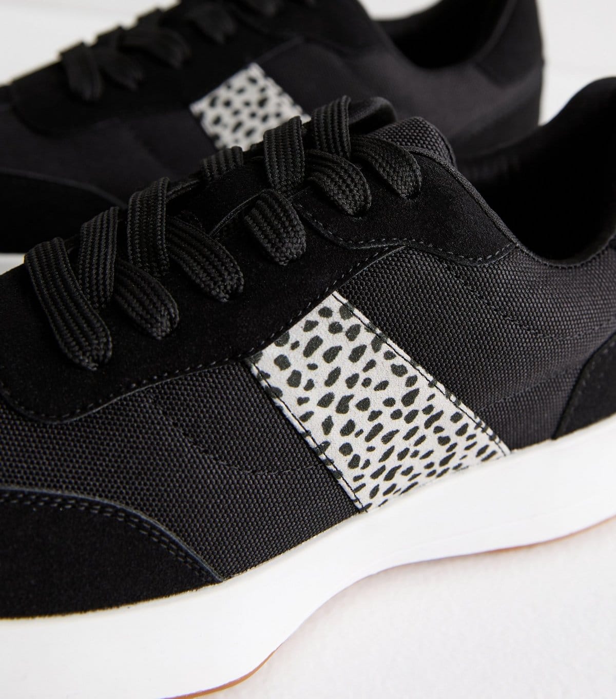 New Look Women's Black Leopard Print Panel Suedette Trainers New Look - 4