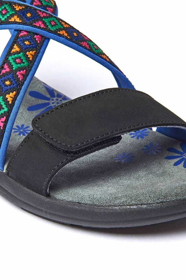 Moshulu Moshulu Women's 'Teign' Adjustable Activity Sandals in Black - 3