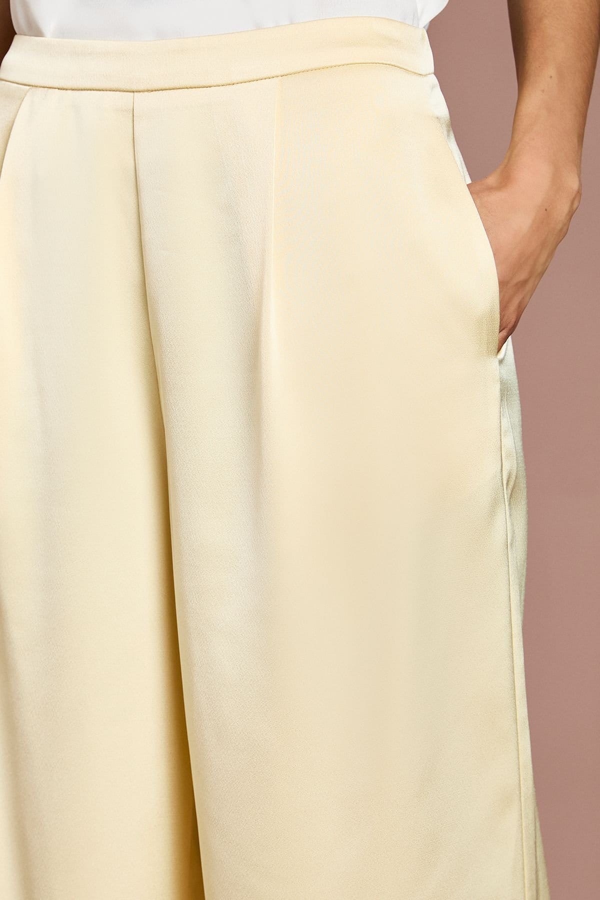Coast Coast Women's Satin Flare Trouser in Lemon - 4