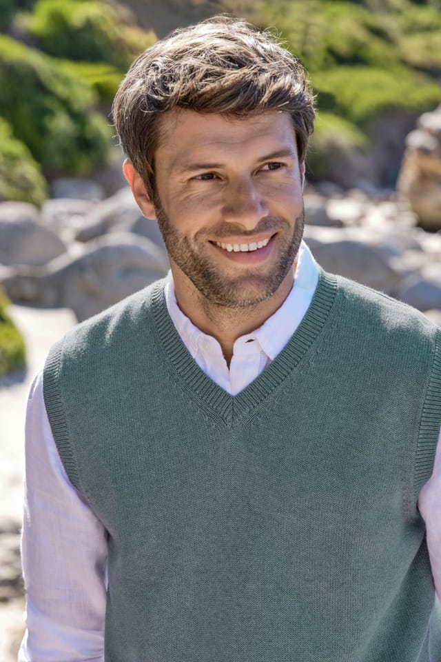 WoolOvers WoolOvers Men's Essential Cotton V Neck Slipover in Mint - 2