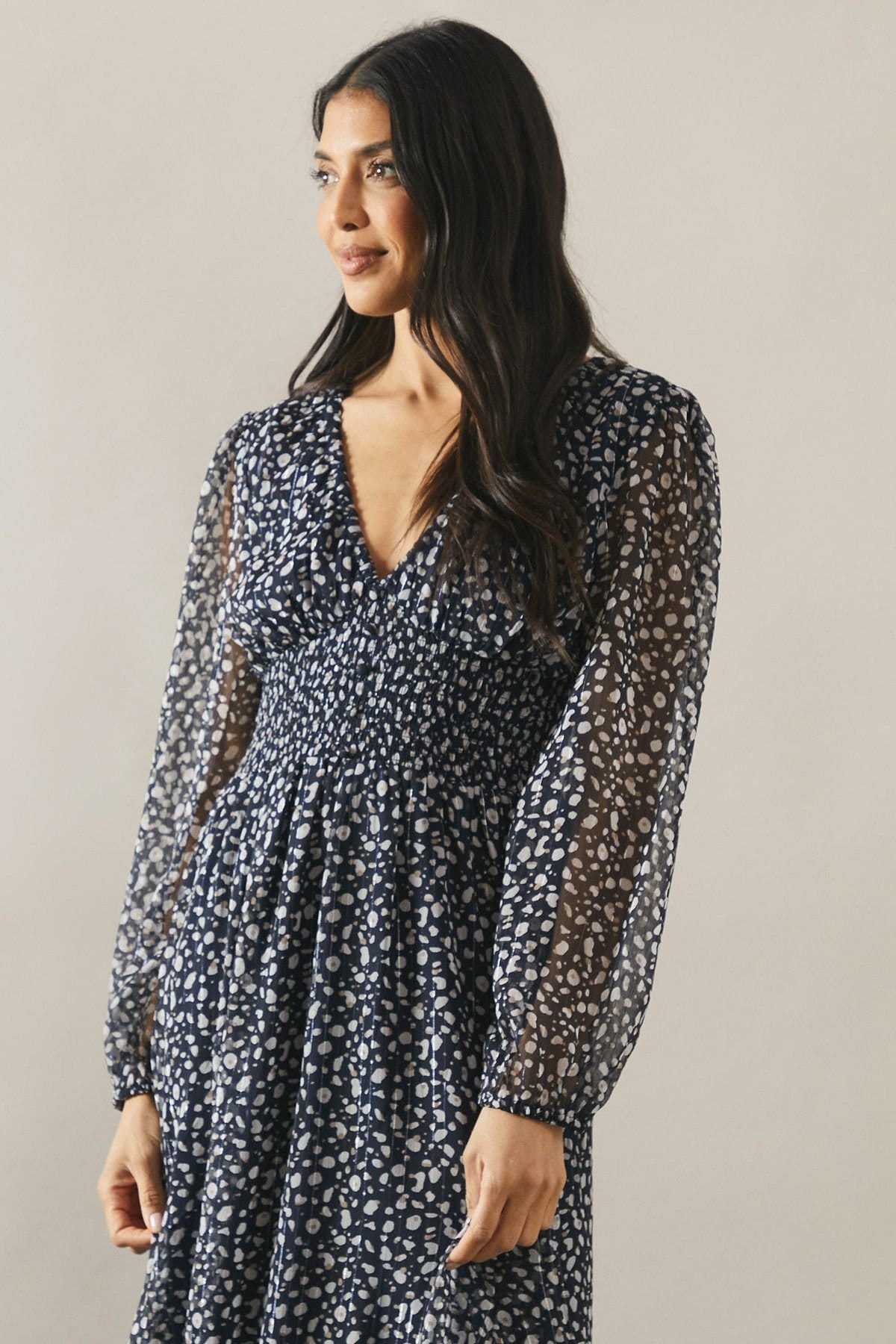 Wallis Wallis Women's Printed V Neck Blouson Sleeve Midi Dress in Navy - 4