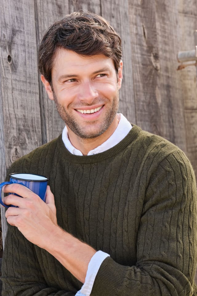 WoolOvers WoolOvers Men's Cashmere & Merino Cable Crew Neck in Green - 2