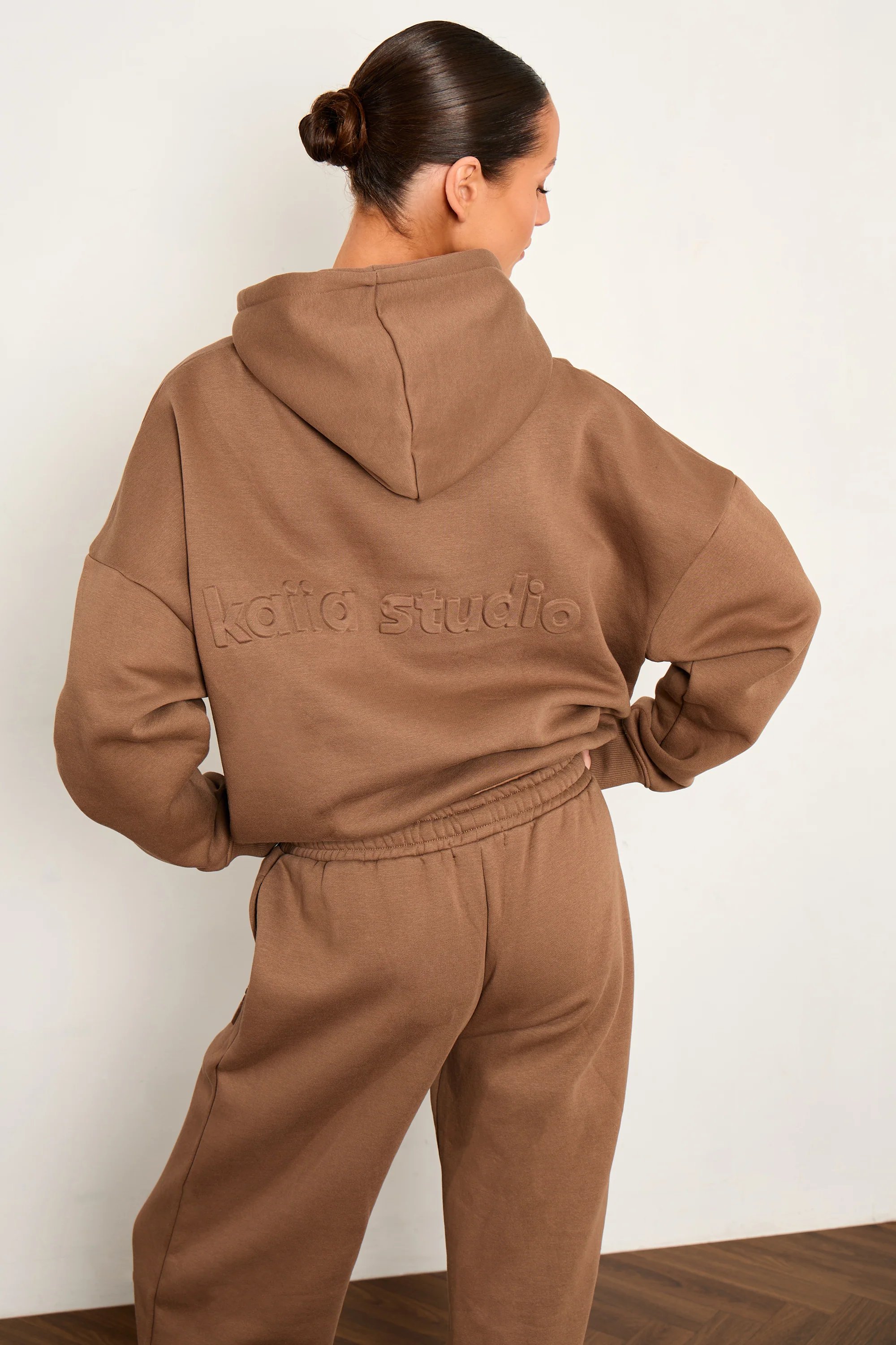 Kaiia Kaiia Studio Embossed Oversized Hoodie Caramel - 3
