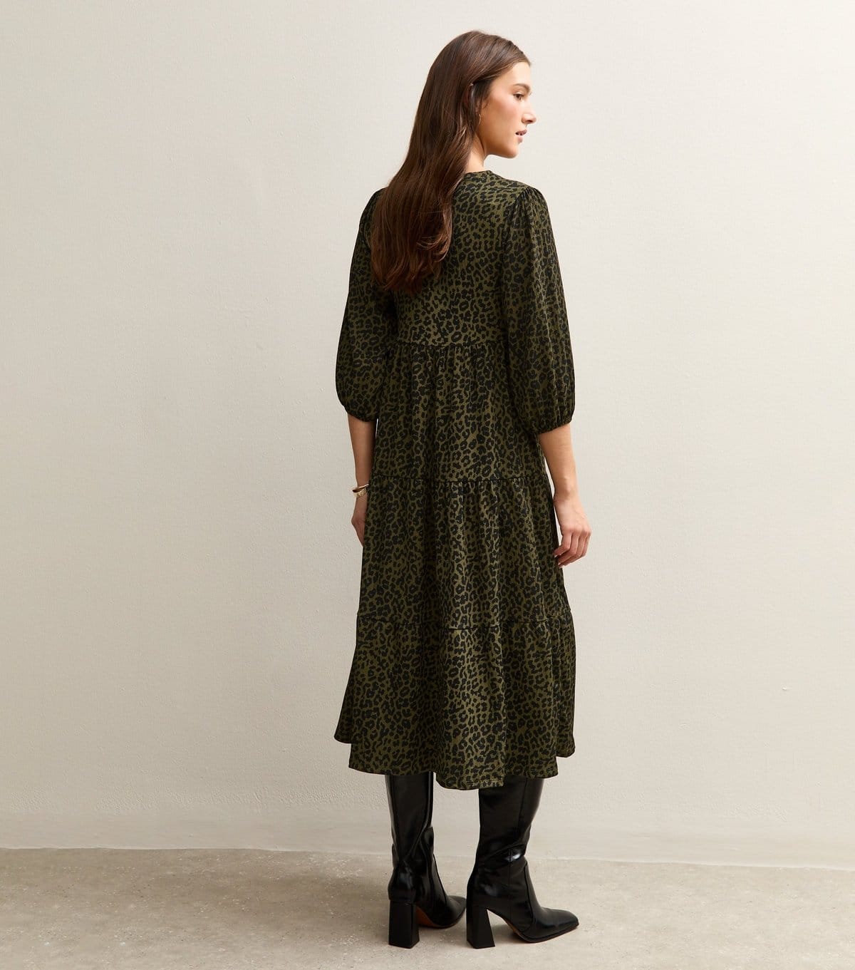New Look Women's Green Animal Print Crinkled Tiered Midi Dress New Look - 4
