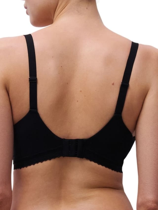 Chantelle Chantelle Women's Romance Plunge T-Shirt Bra in Black - 2