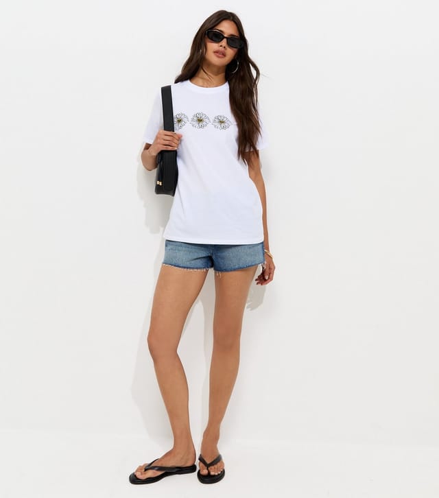 New Look Women's White Cotton Daisy Print Crew Neck T-Shirt New Look - 3