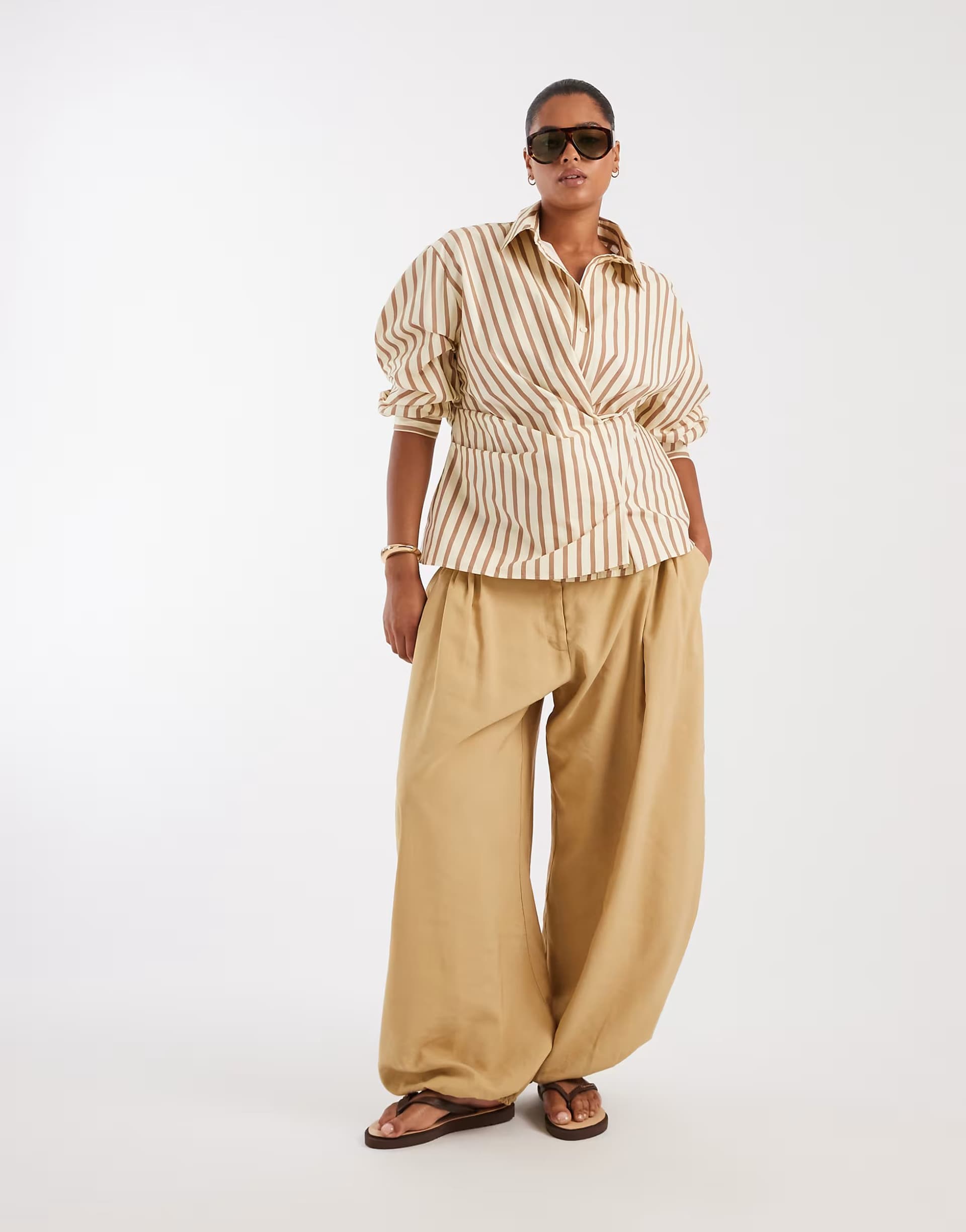 ASOS ASOS DESIGN  Curve Tailored balloon trouser in sand