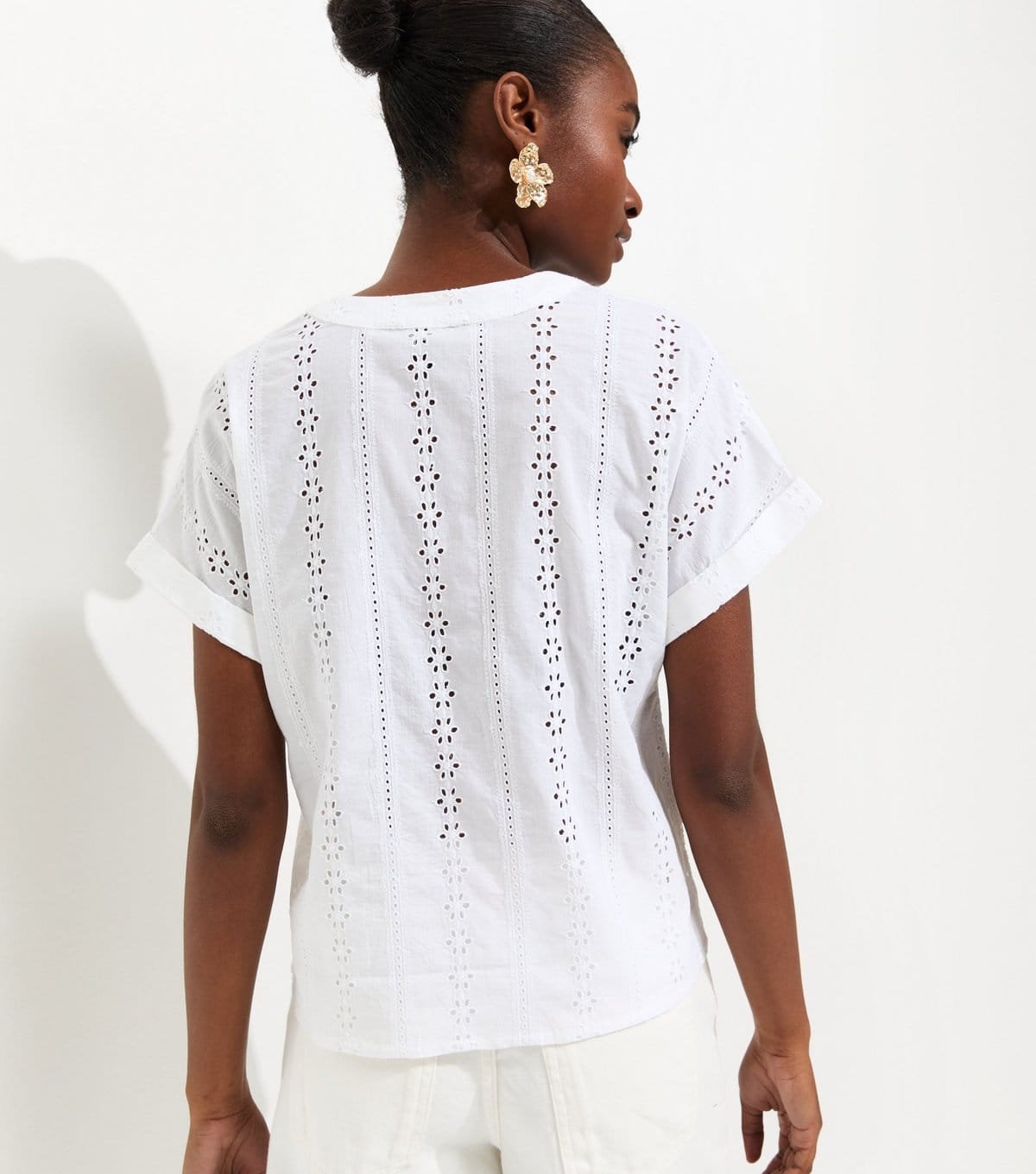 New Look Women's White Cotton Broderie Anglaise Button Through Top New Look - 4