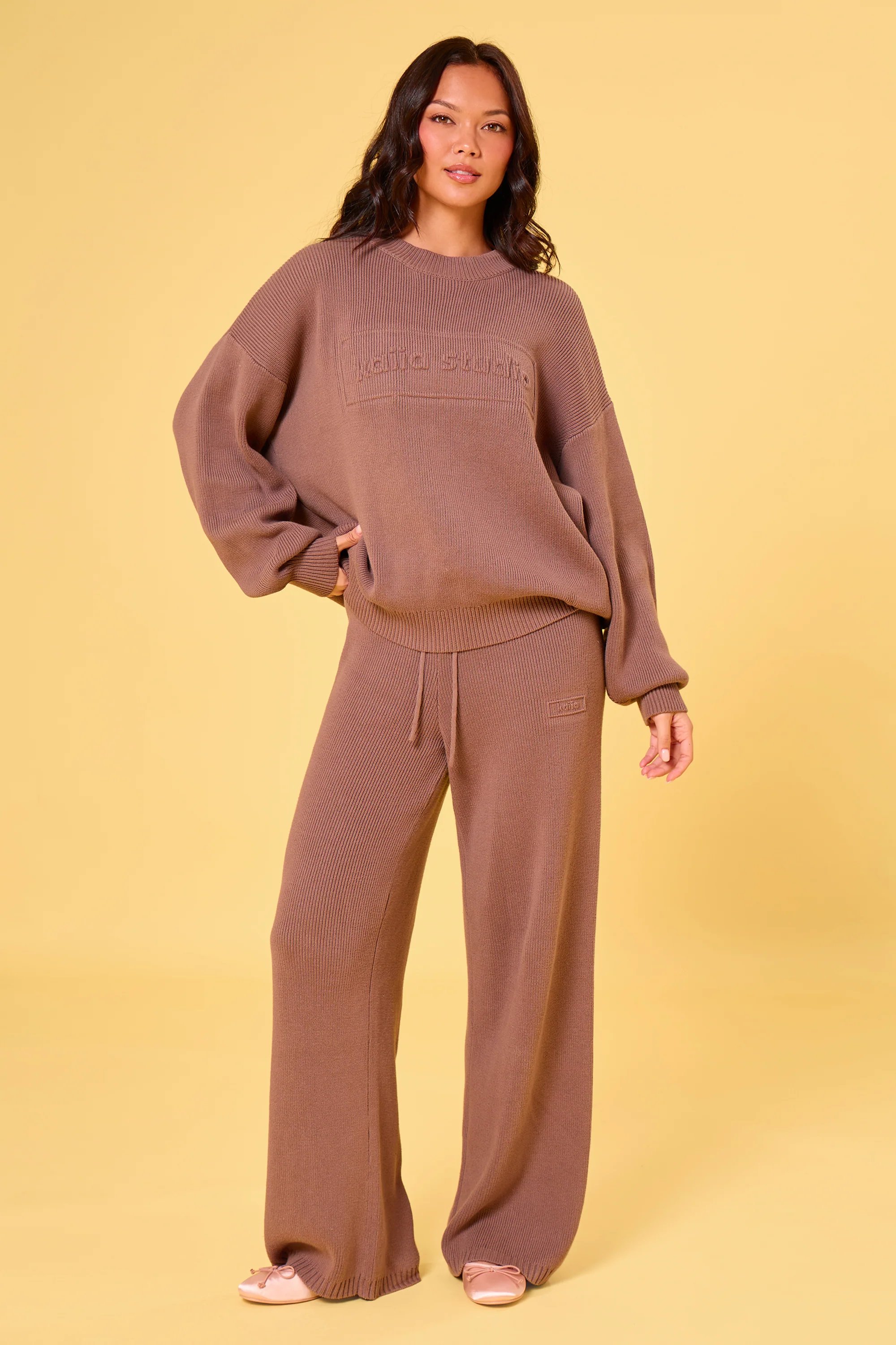 Kaiia Kaiia Embossed Premium Knit Oversized Sweatshirt Mocha - 3