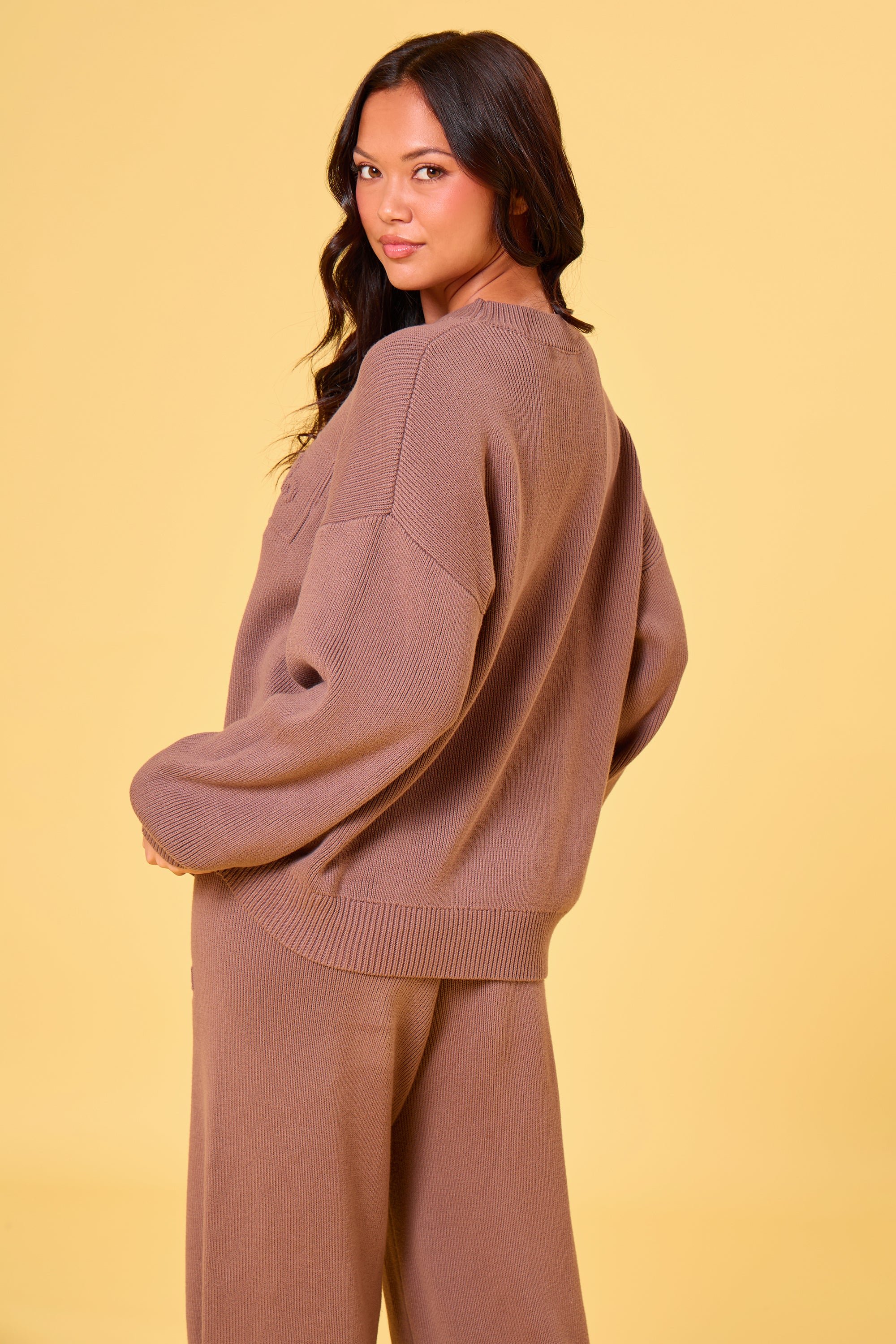 Kaiia Kaiia Embossed Premium Knit Oversized Sweatshirt Mocha - 4