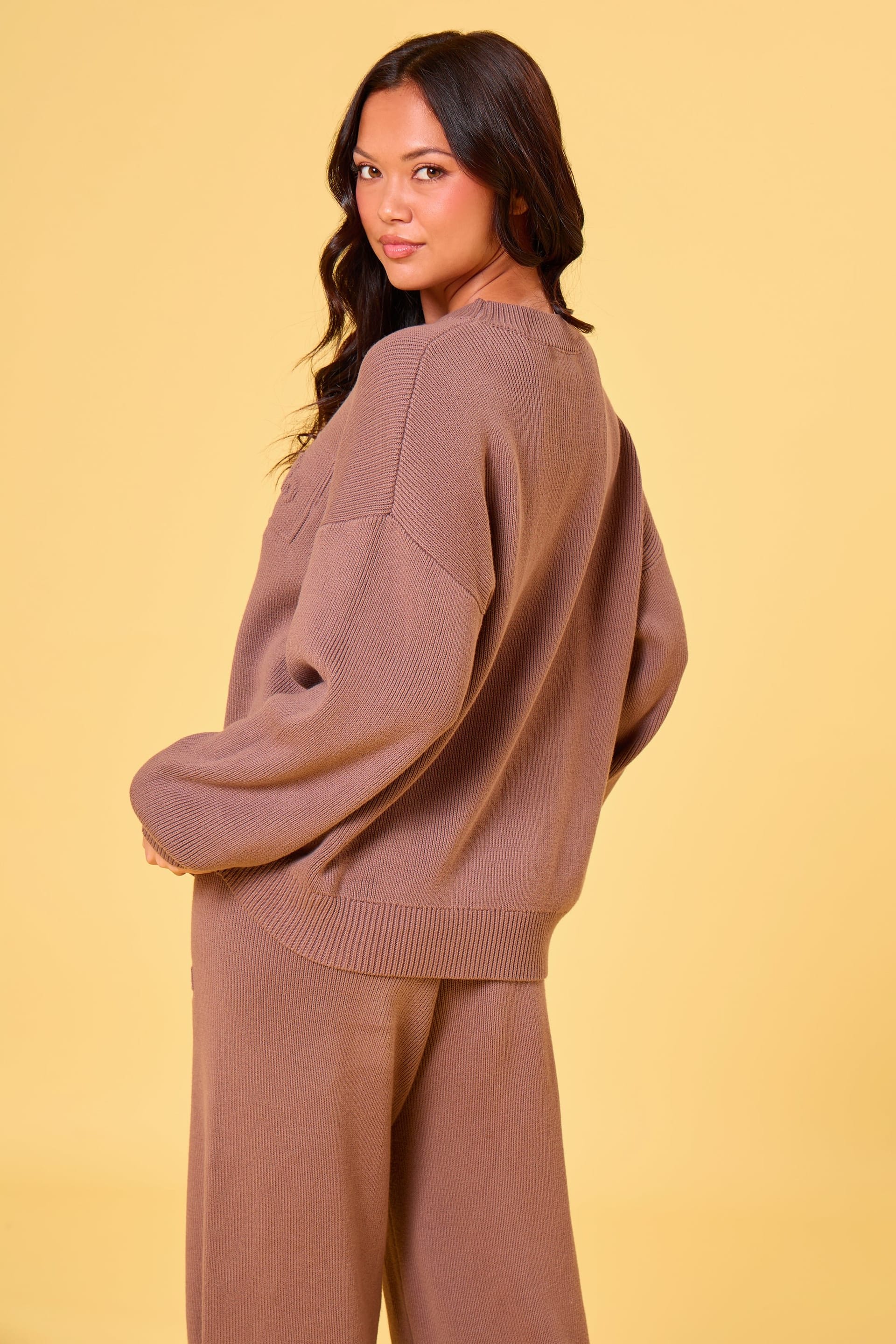 Kaiia Kaiia Embossed Premium Knit Oversized Sweatshirt Mocha - 4