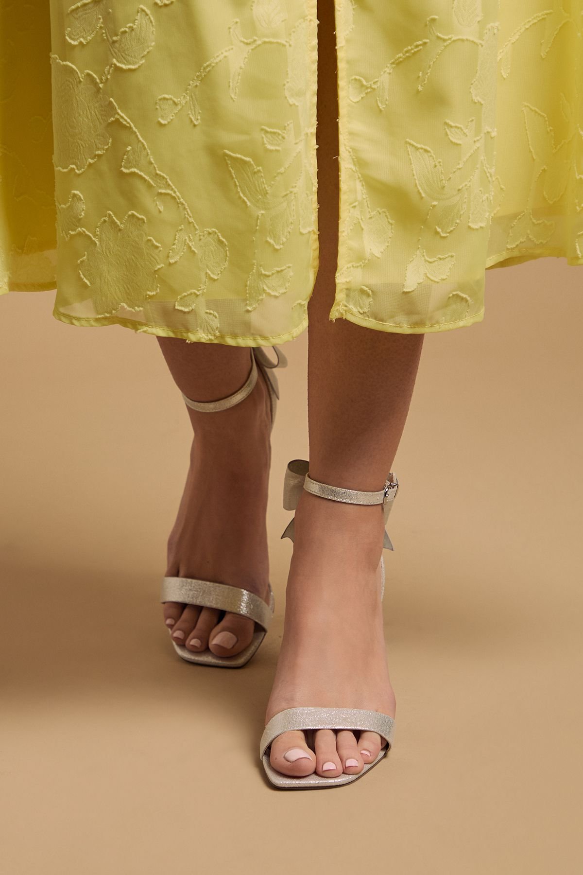 Oasis Oasis Women's Dovile Metallic Textile Satin Bow Back High Heel Stiletto Sandals in Silver - 2