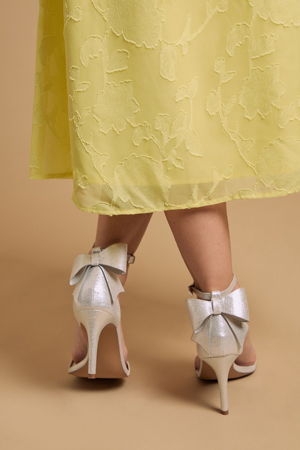 Oasis Oasis Women's Dovile Metallic Textile Satin Bow Back High Heel Stiletto Sandals in Silver - 4