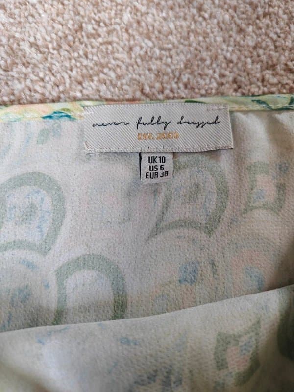 Never Fully Dressed Never Fully Dressed ladies green pattern strappy cami top size 10