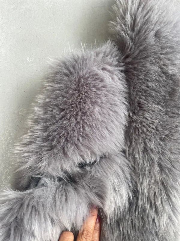 Quiz Fluffy grey gilet